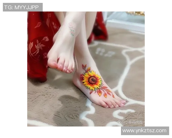 足球明星女生的后背纹身艺术与个性魅力的完美结合 足球明星女生的后背纹身艺术与个性魅力的完美结合