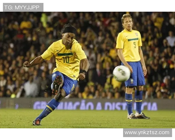 足球明星赛前祈祷动作视频揭秘信仰与胜利的力量 足球明星赛前祈祷动作视频揭秘信仰与胜利的力量